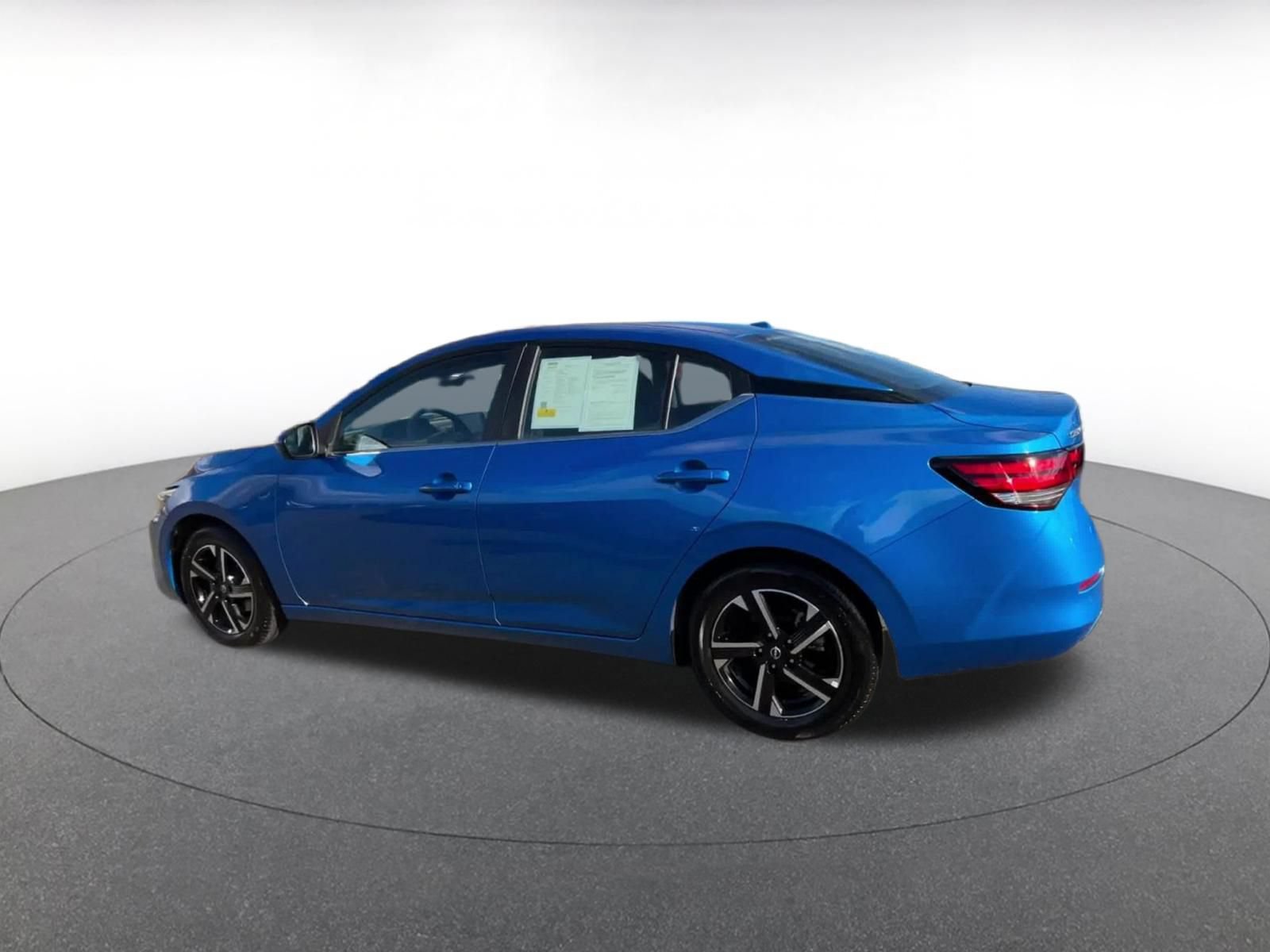 Used 2025 Nissan Sentra SV FWD image 10