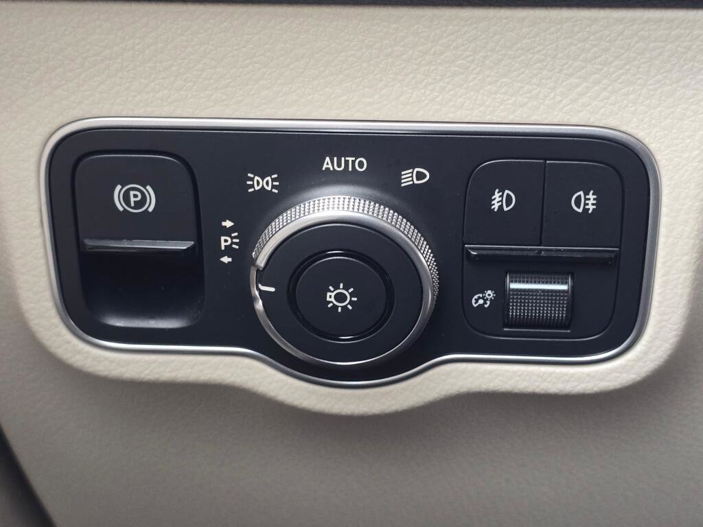 Certified 2025 Mercedes-Benz GLB 250 GLB 250 image 37