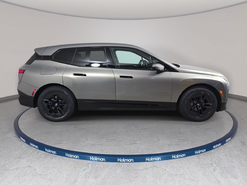 Certified 2024 BMW iX xDrive50 w/ Premium Package AWD/4WD image 4