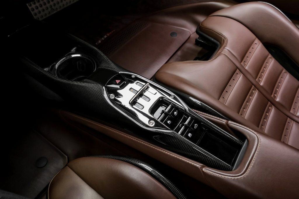 Used 2022 Ferrari SF90 Spider image 27