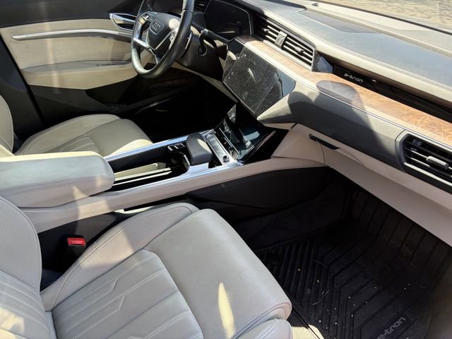 Used 2019 Audi e-tron Prestige w/ Prestige Package AWD/4WD image 6