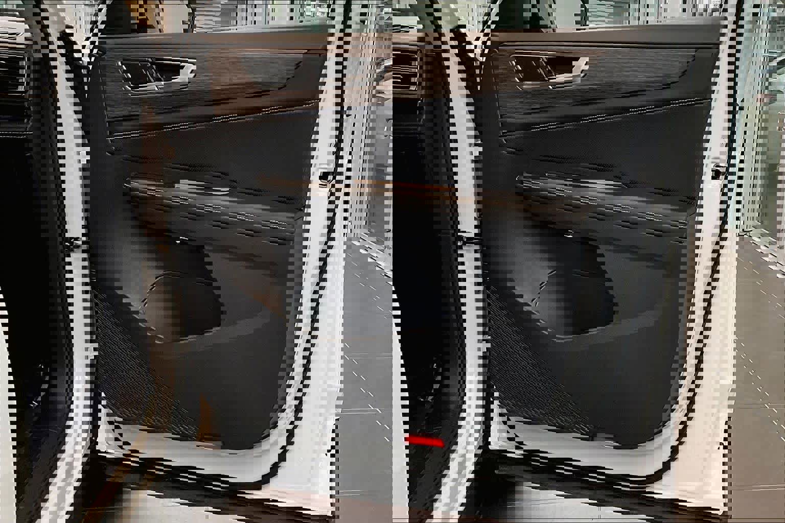 Used 2024 Volkswagen Atlas SEL image 24