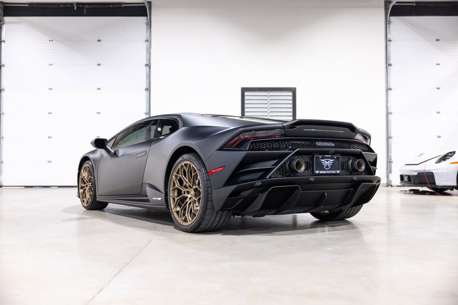 Used 2022 Lamborghini Huracan EVO image 6