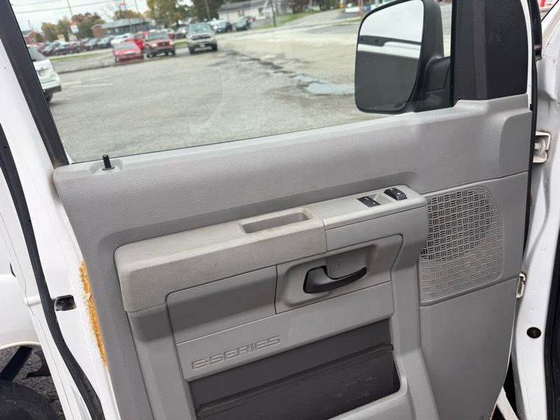 Used 2009 Ford E-350 and Econoline 350 Extended Wagon Super Duty RWD image 17
