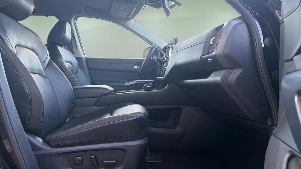 Certified 2024 Nissan Pathfinder SL image 11