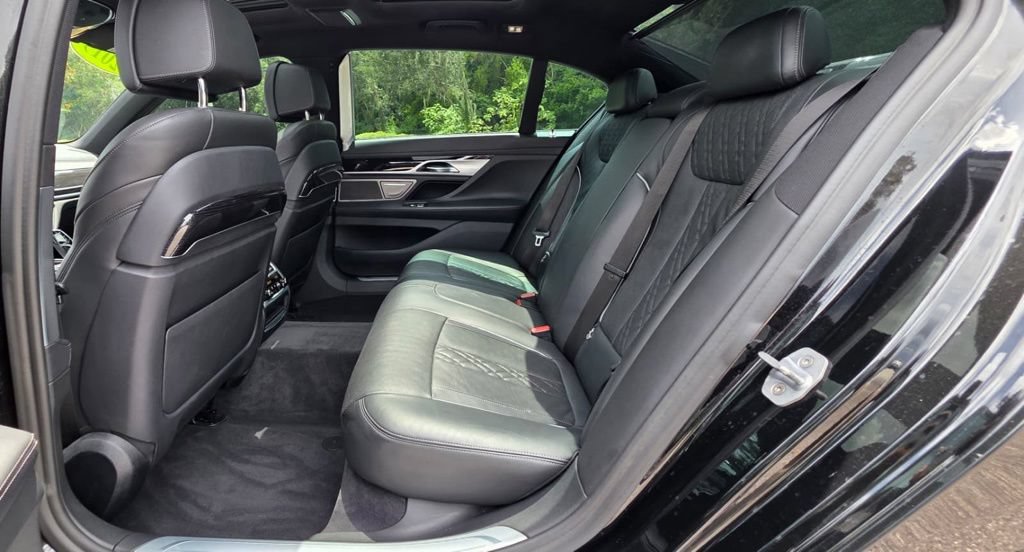 Used 2019 BMW 750i w/ Executive Package RWD image 21
