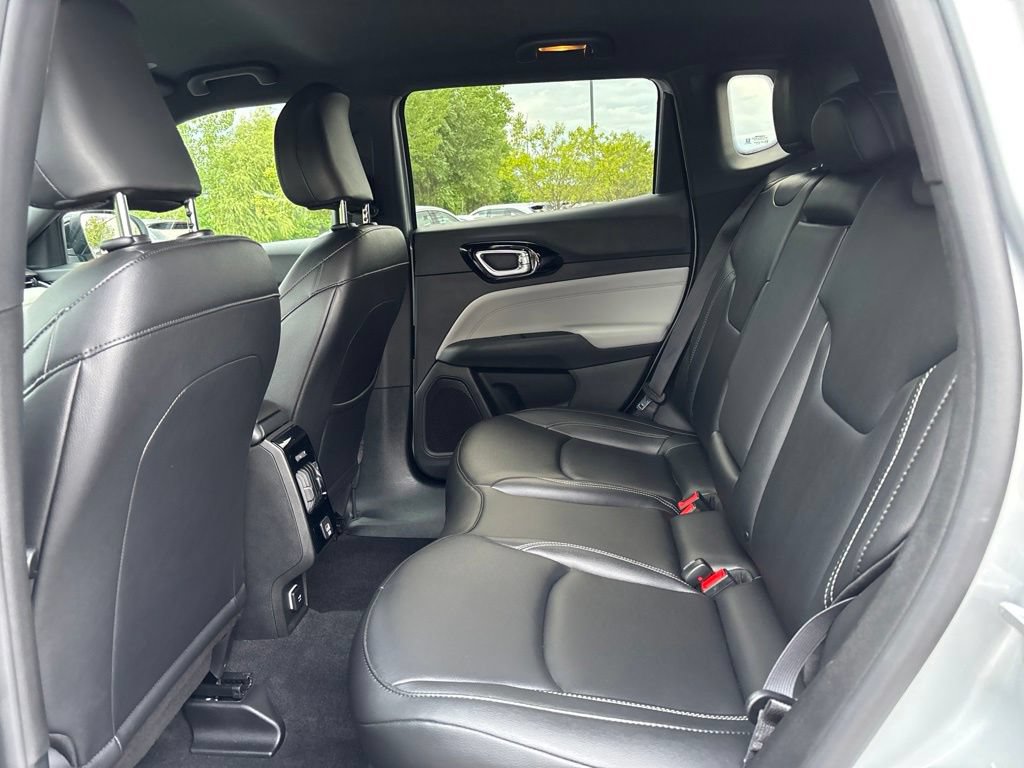 Used 2026 Jeep Compass Limited AWD/4WD image 14