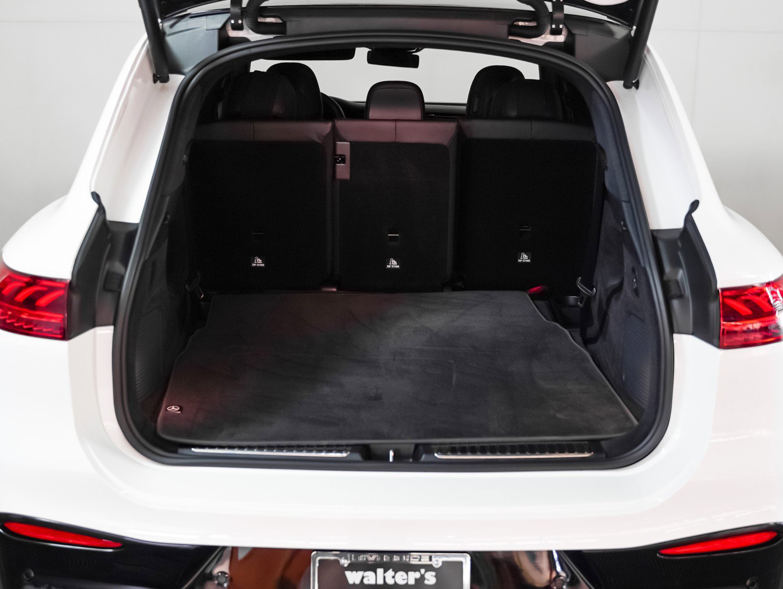 Certified 2023 Mercedes-Benz EQS 580 4MATIC SUV w/ Pinnacle Trim Package image 11