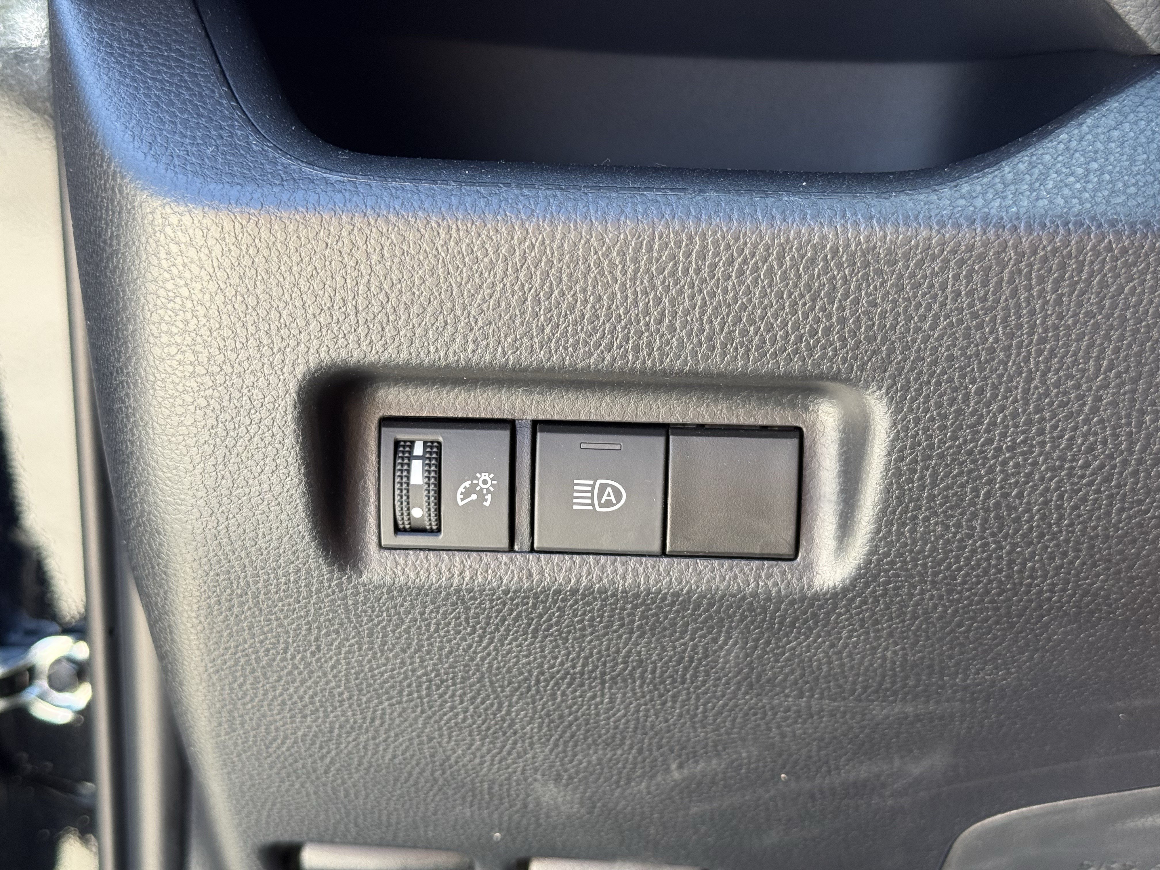 Used 2025 Toyota RAV4 XLE FWD image 26