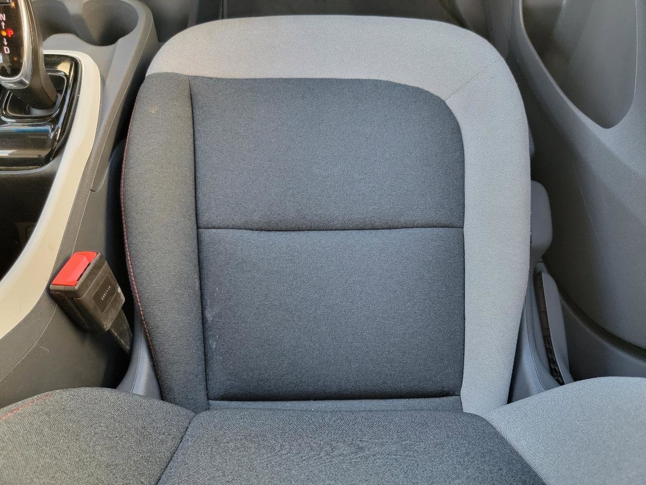 Used 2019 Chevrolet Bolt LT FWD image 31