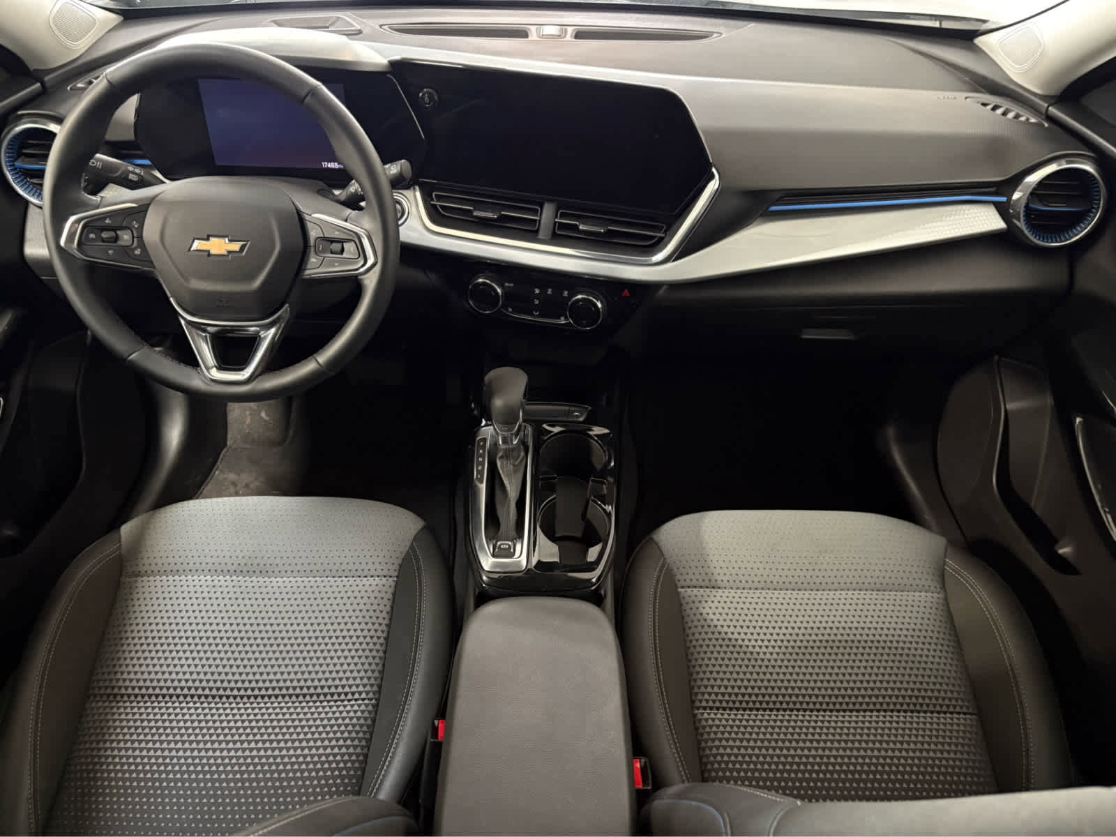 Certified 2025 Chevrolet Trax LT w/ LT Convenience Package image 16