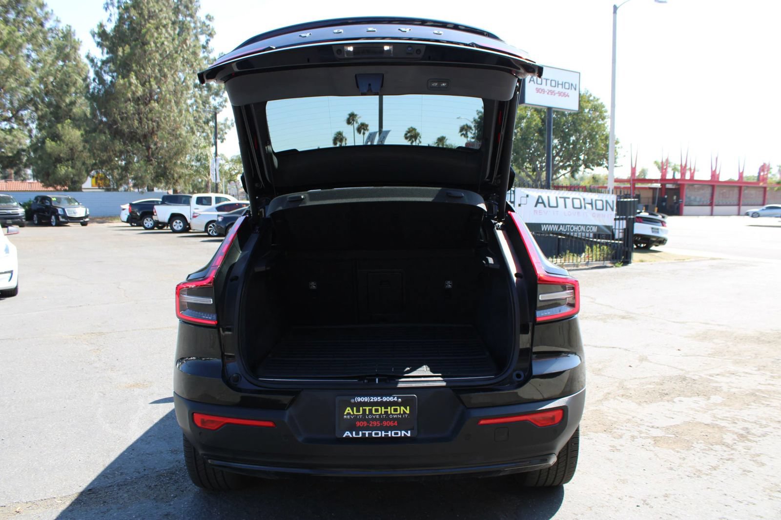 Used 2023 Volvo C40 P8 Recharge Plus w/ Protection Package Premier AWD/4WD image 34