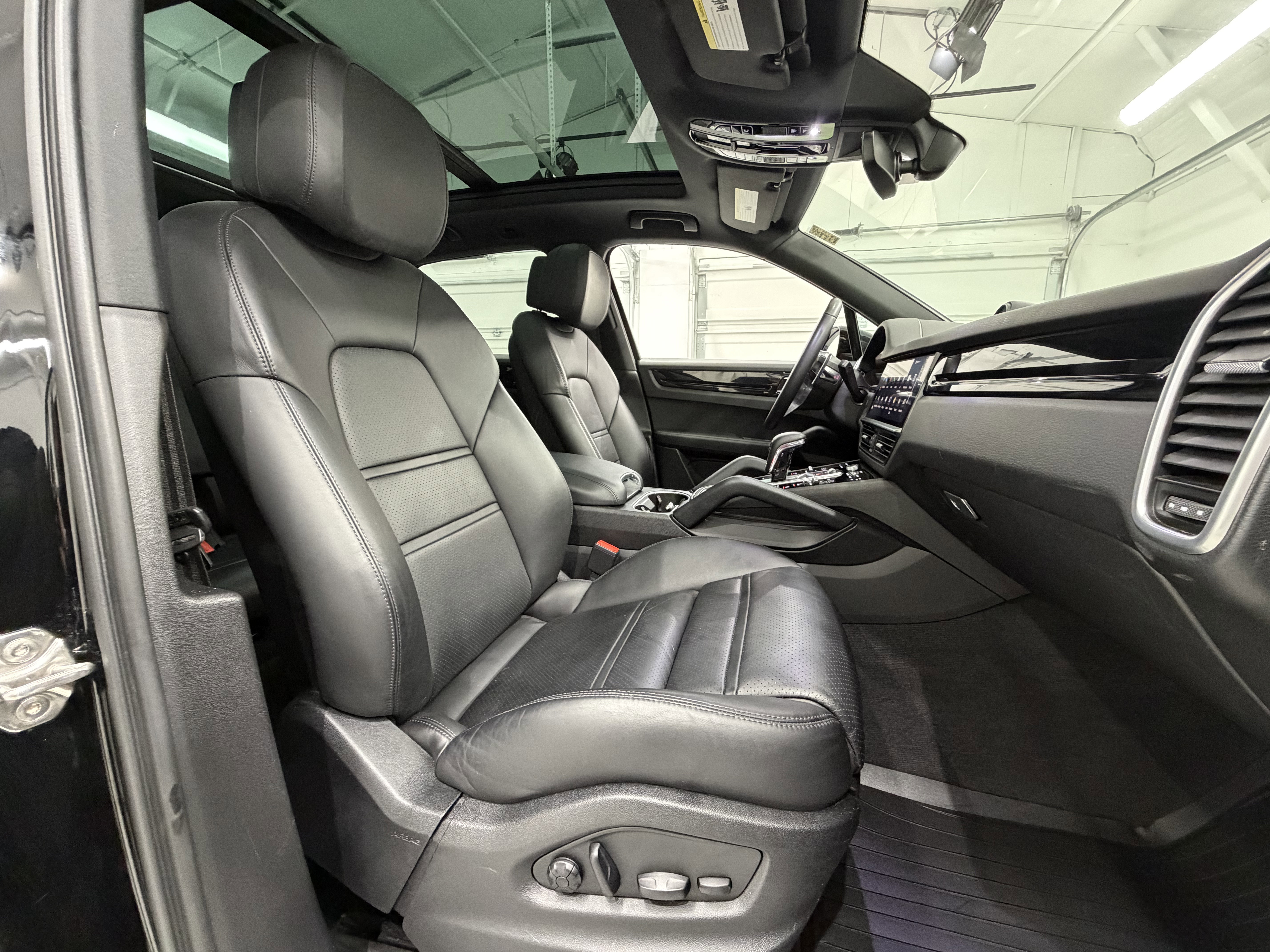 Certified 2023 Porsche Cayenne AWD/4WD image 23