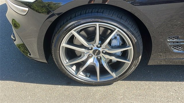 Used 2025 Genesis G70 2.5T image 8