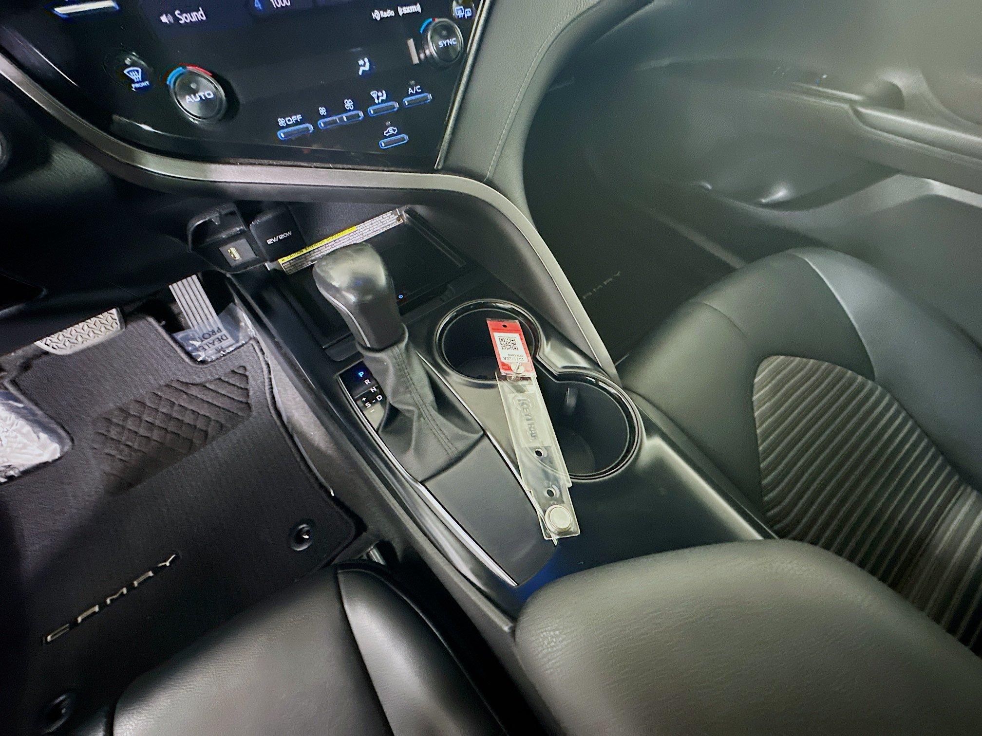 Used 2020 Toyota Camry SE w/ Audio Package FWD image 22