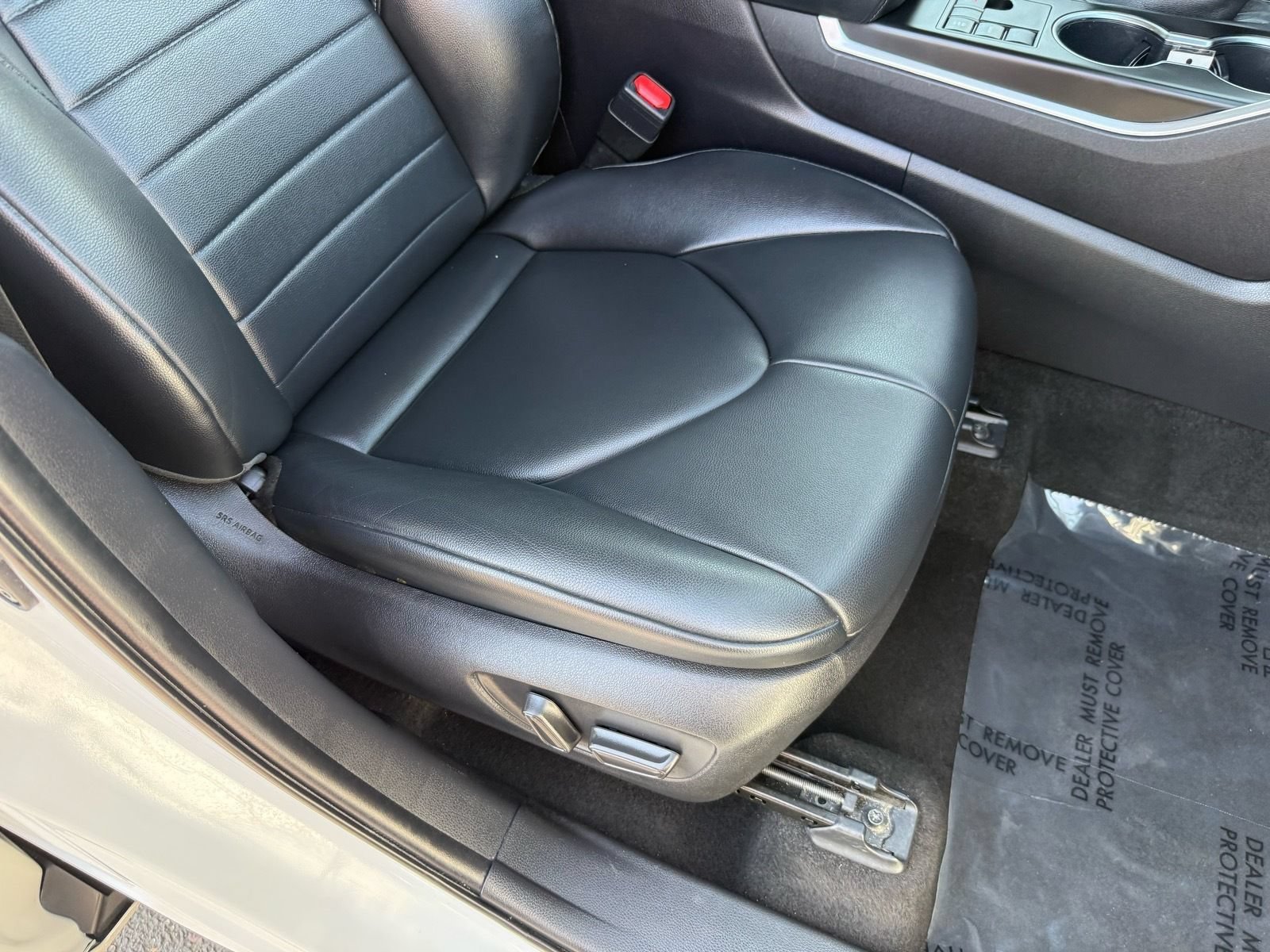 Used 2023 Toyota Highlander XLE FWD image 32