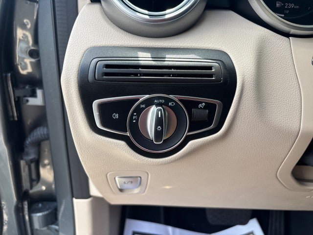 Used 2021 Mercedes-Benz GLC 300 4MATIC image 16
