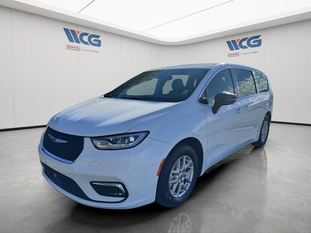 Used 2024 Chrysler Pacifica Touring-L FWD image 7