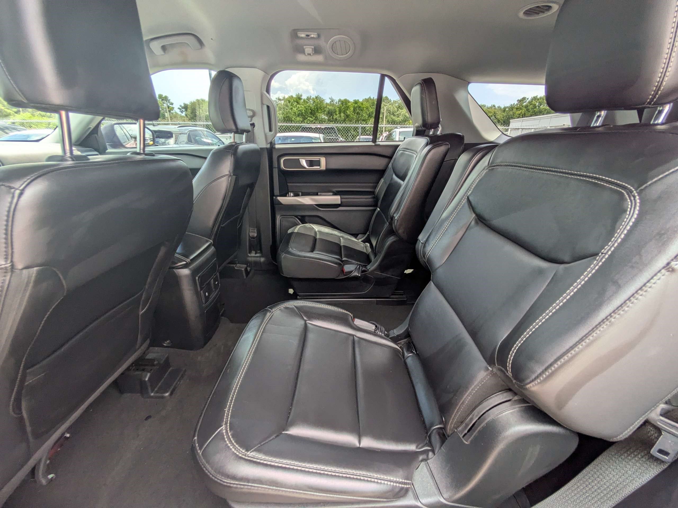 Used 2023 Ford Explorer XLT w/ Equipment Group 202A RWD image 13