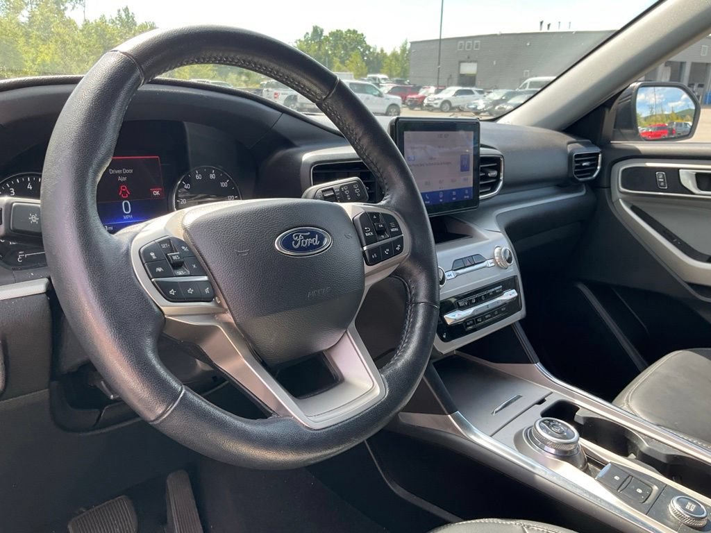 Used 2022 Ford Explorer XLT w/ Equipment Group 202A AWD/4WD image 14