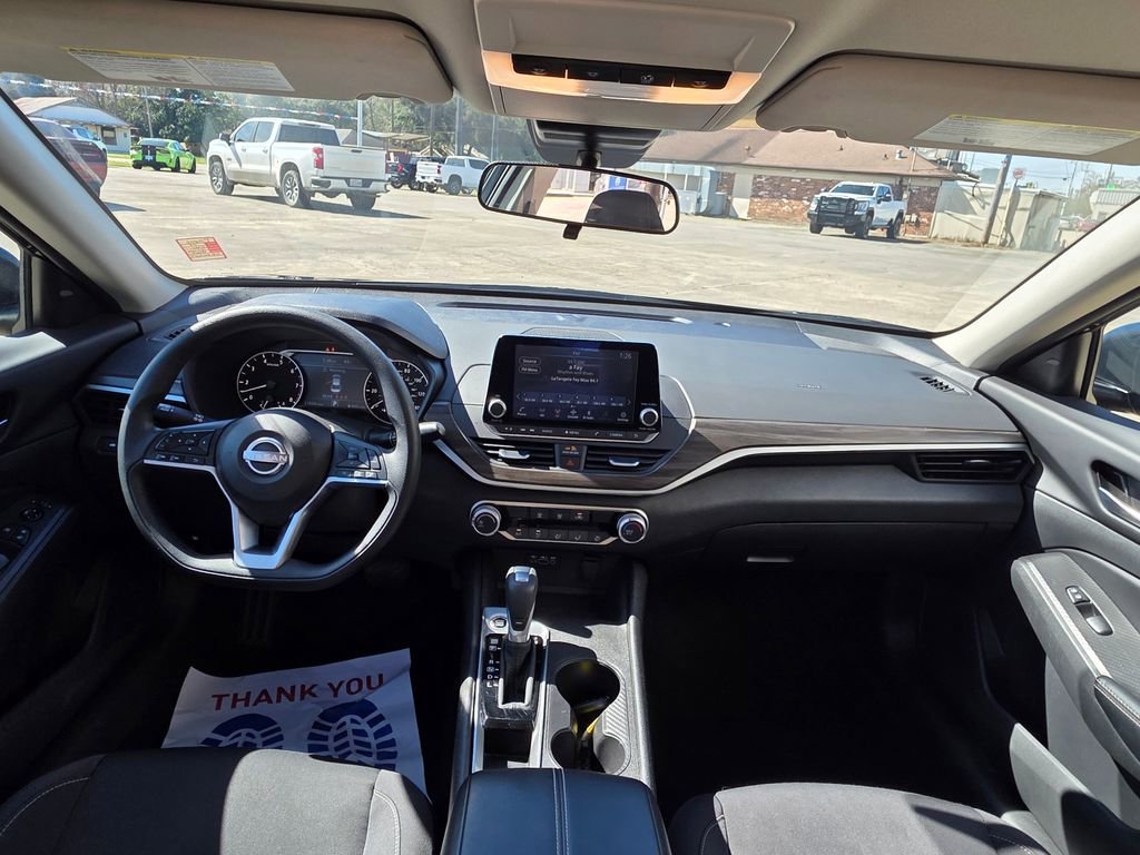 Used 2025 Nissan Altima 2.5 SV image 15