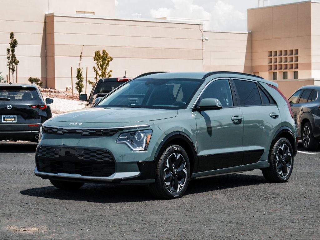 Used 2023 Kia Niro Wind w/ Wind Preserve Package FWD image 1