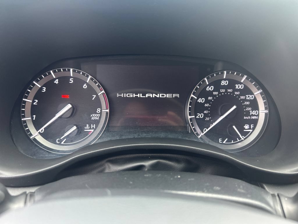 Used 2020 Toyota Highlander XLE AWD/4WD image 21
