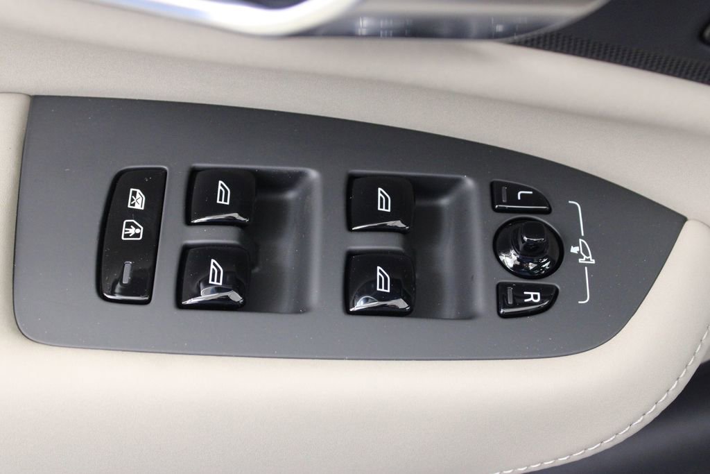 New 2026 Volvo XC90 B6 Plus w/ Protection Package image 18