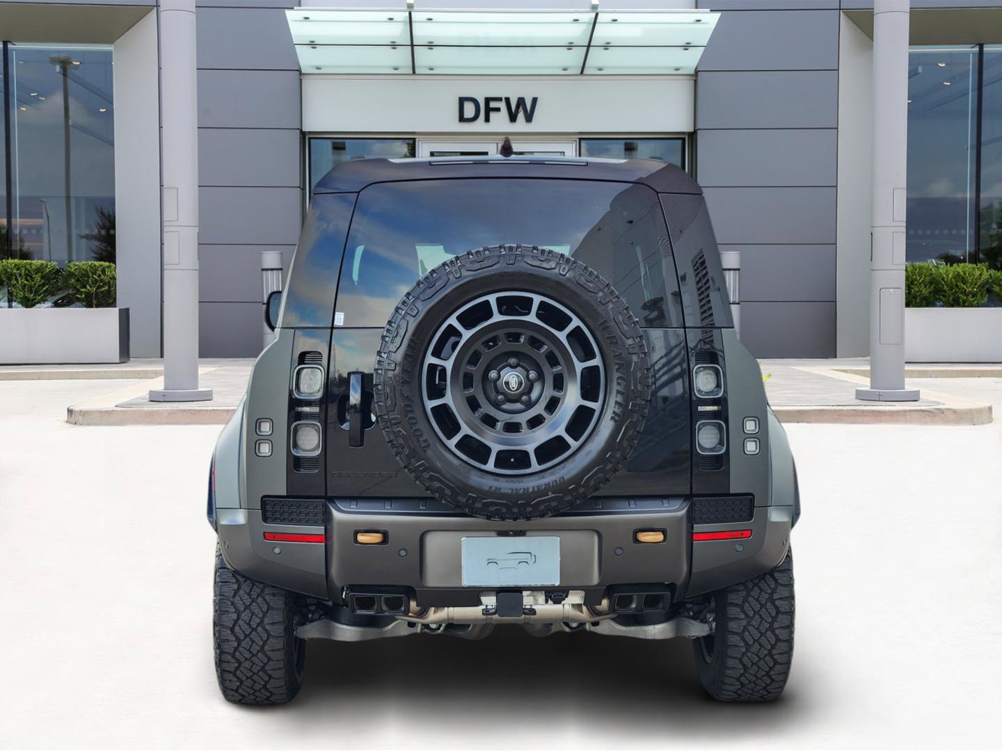 Certified 2025 Land Rover Defender 110 image 6