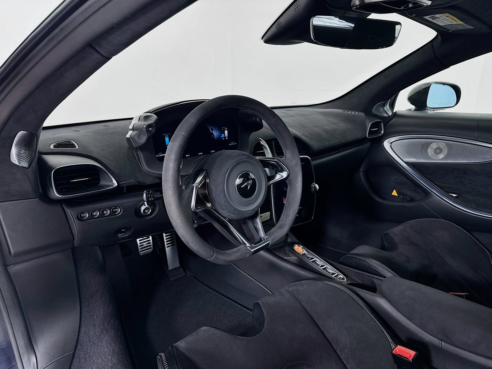 Used 2025 McLaren Artura RWD image 10