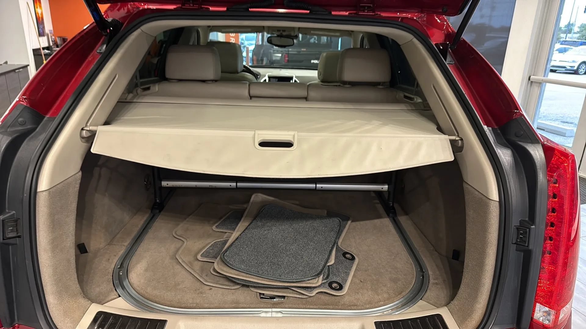 Used 2015 Cadillac SRX Luxury w/ Driver Awareness Package FWD image 39
