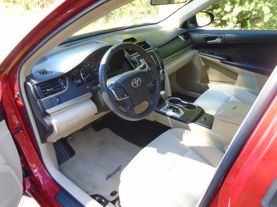 Used 2012 Toyota Camry LE FWD image 10