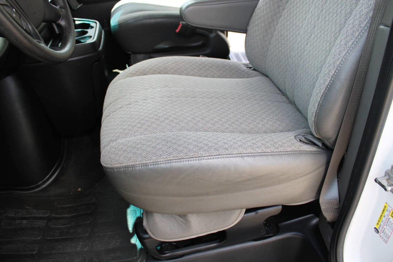 Used 2014 GMC Savana 1500 LT w/ LT Preferred Equipment Group RWD image 19