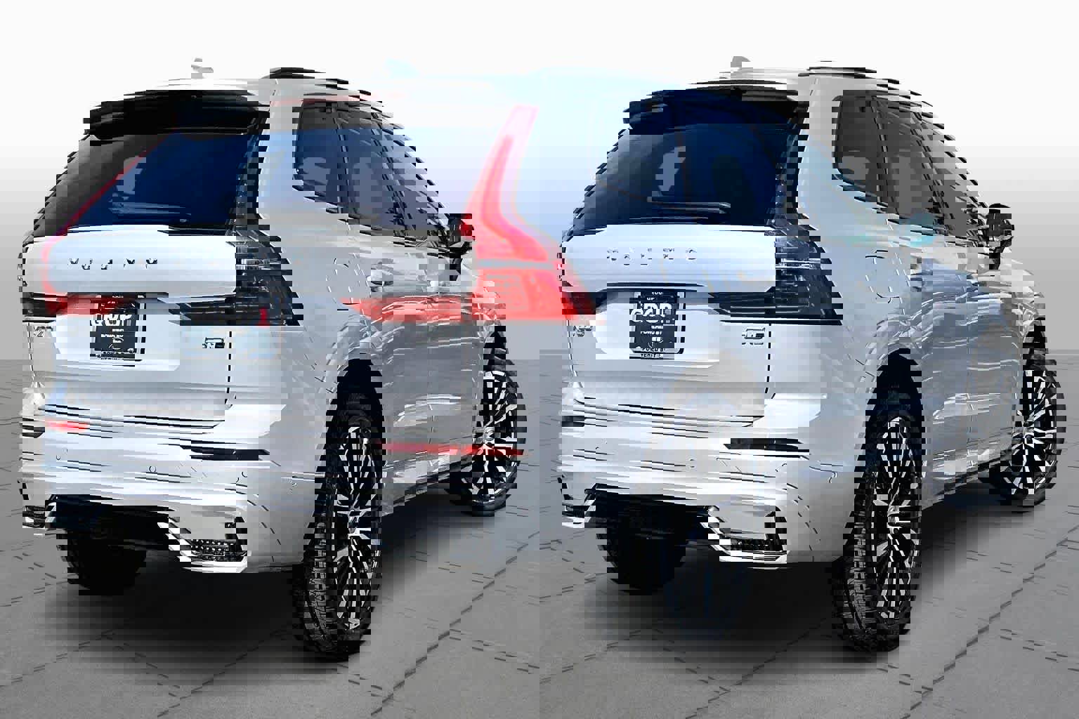 Certified 2023 Volvo XC60 B5 Plus w/ Climate Package image 13