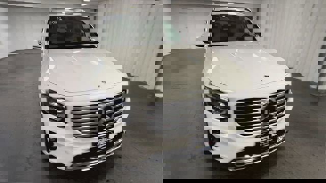 Used 2024 Mercedes-Benz GLB 250 4MATIC image 2