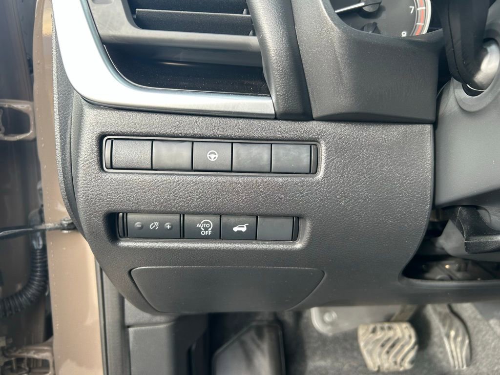 Used 2025 Nissan Rogue SV image 26