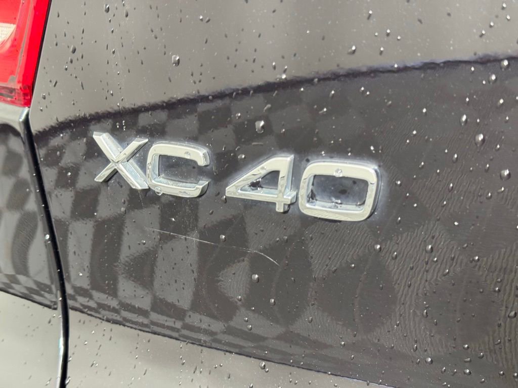 Used 2021 Volvo XC40 T5 R-Design w/ Advanced Package AWD/4WD image 7