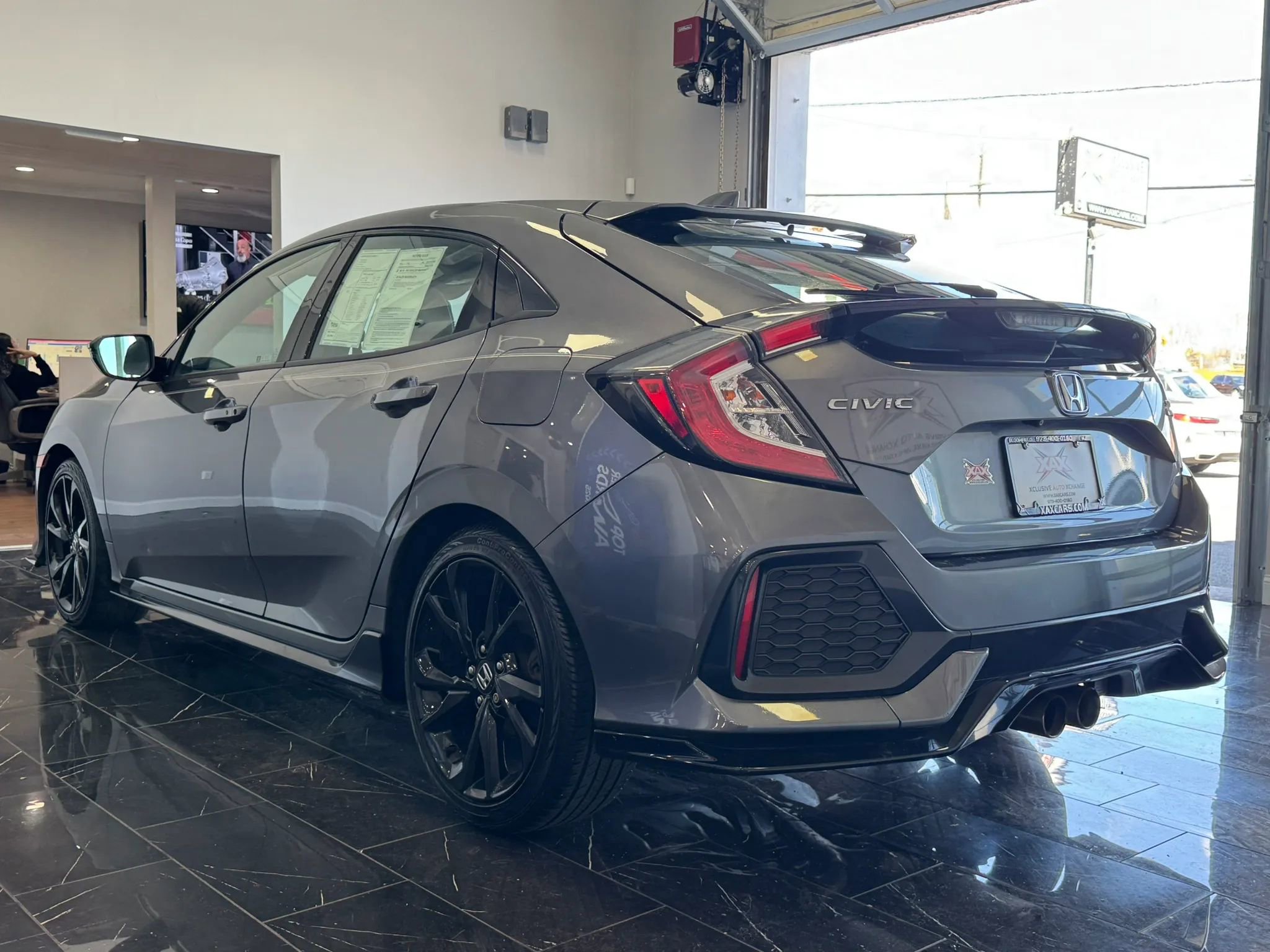 Used 2018 Honda Civic Sport Touring image 4