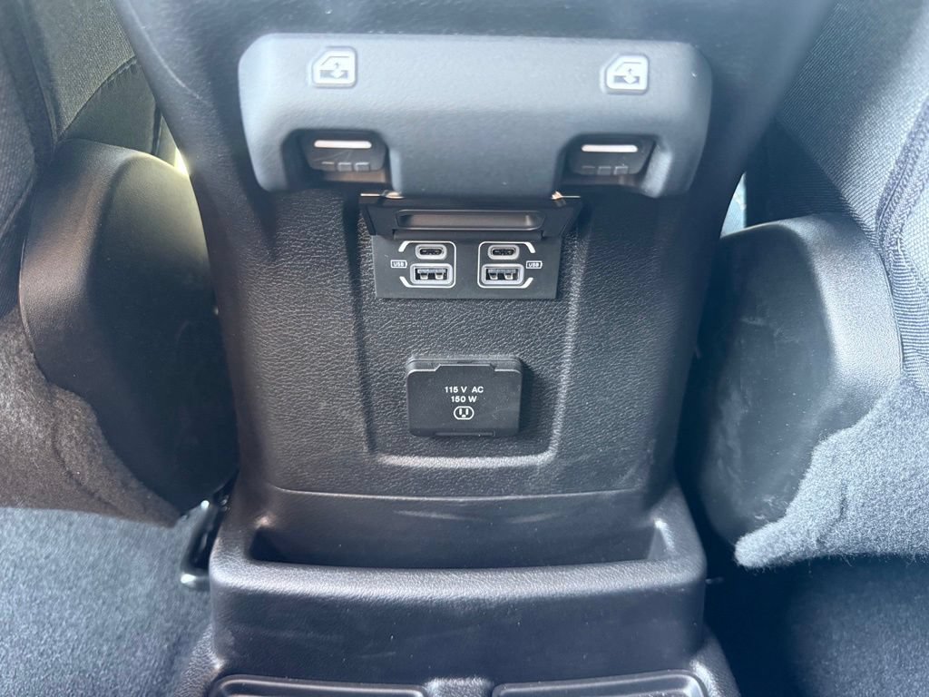 Used 2025 Jeep Wrangler Unlimited Sahara AWD/4WD image 40