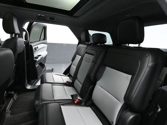 Used 2024 Ford Explorer XLT w/ XLT Sport Appearance Package image 43