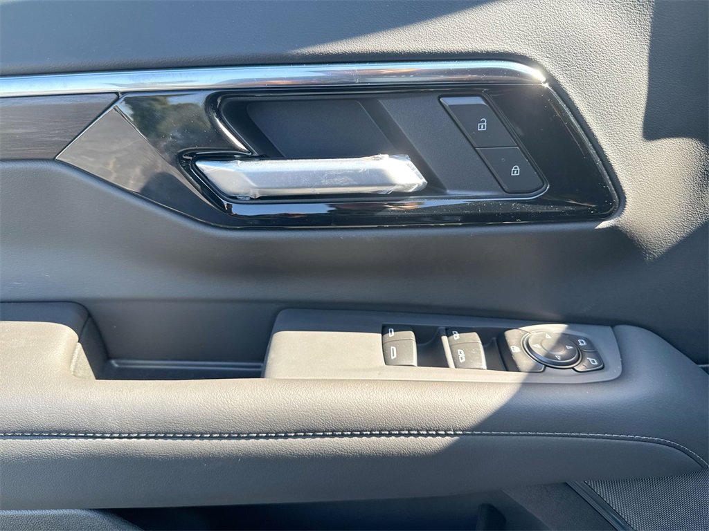 New 2026 Chevrolet Suburban LS image 15