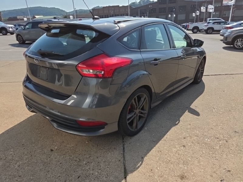 Used 2017 Ford Focus ST w/ Equipment Group 401A FWD image 7