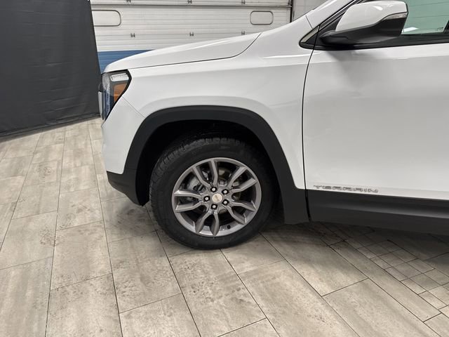 Used 2024 GMC Terrain SLT image 34