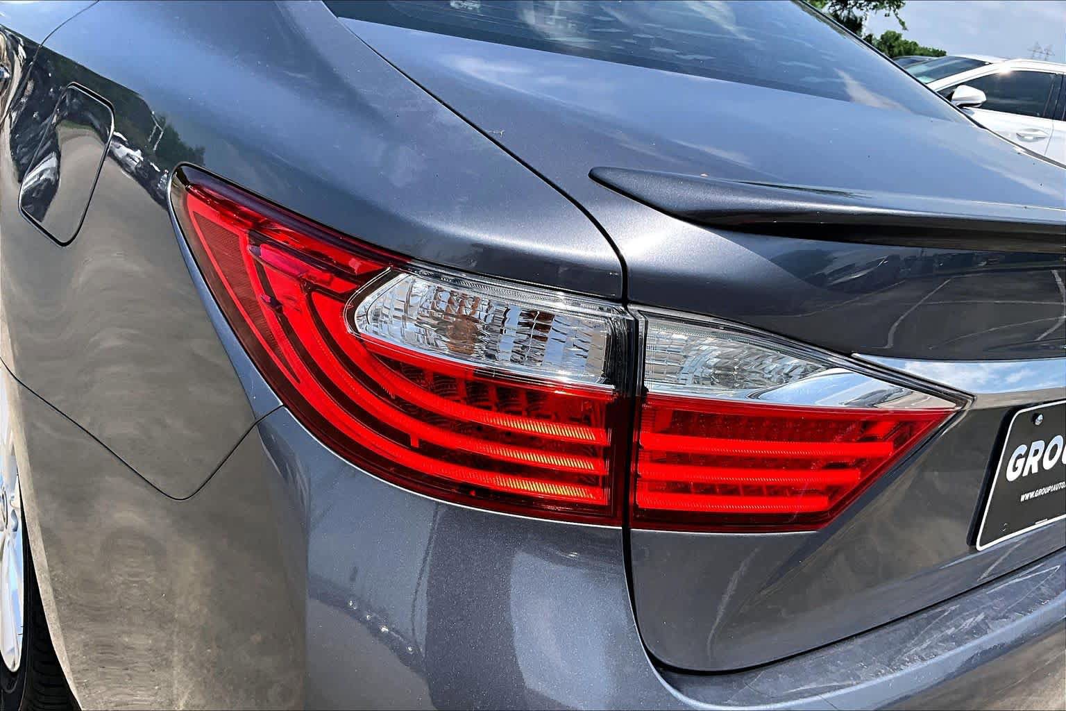 Used 2015 Lexus ES 300h w/ Navigation System Package FWD image 26