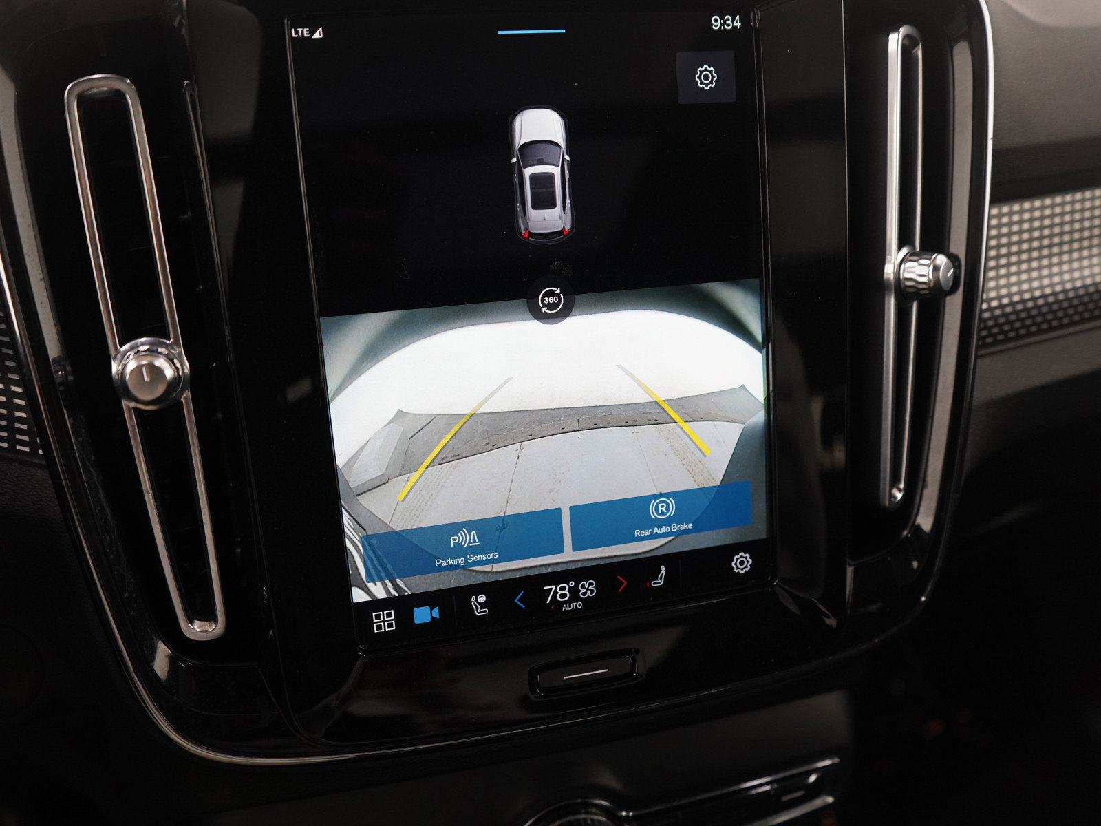 Used 2021 Volvo XC40 P8 Recharge w/ Advanced Package image 27