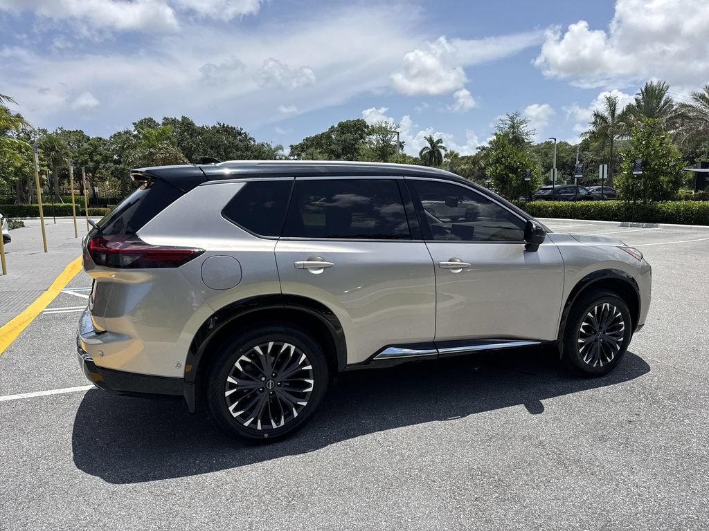 Used 2024 Nissan Rogue Platinum w/ Platinum Premium Package FWD image 4