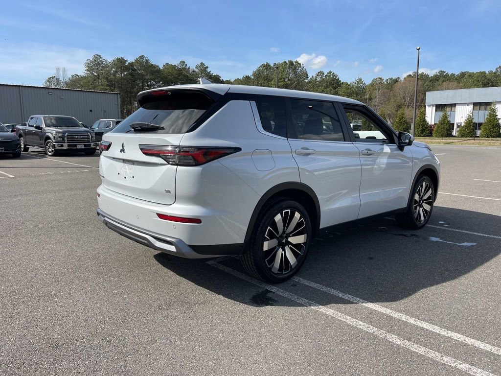 Used 2025 Mitsubishi Outlander SE image 5
