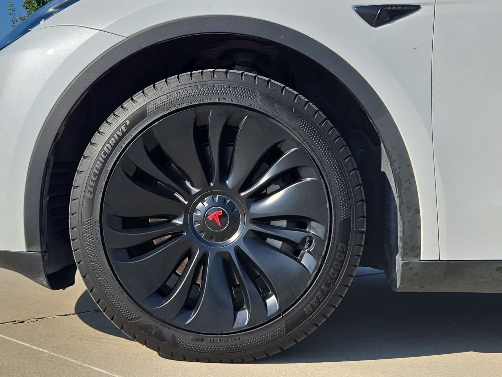 Used 2023 Tesla Model Y AWD image 12