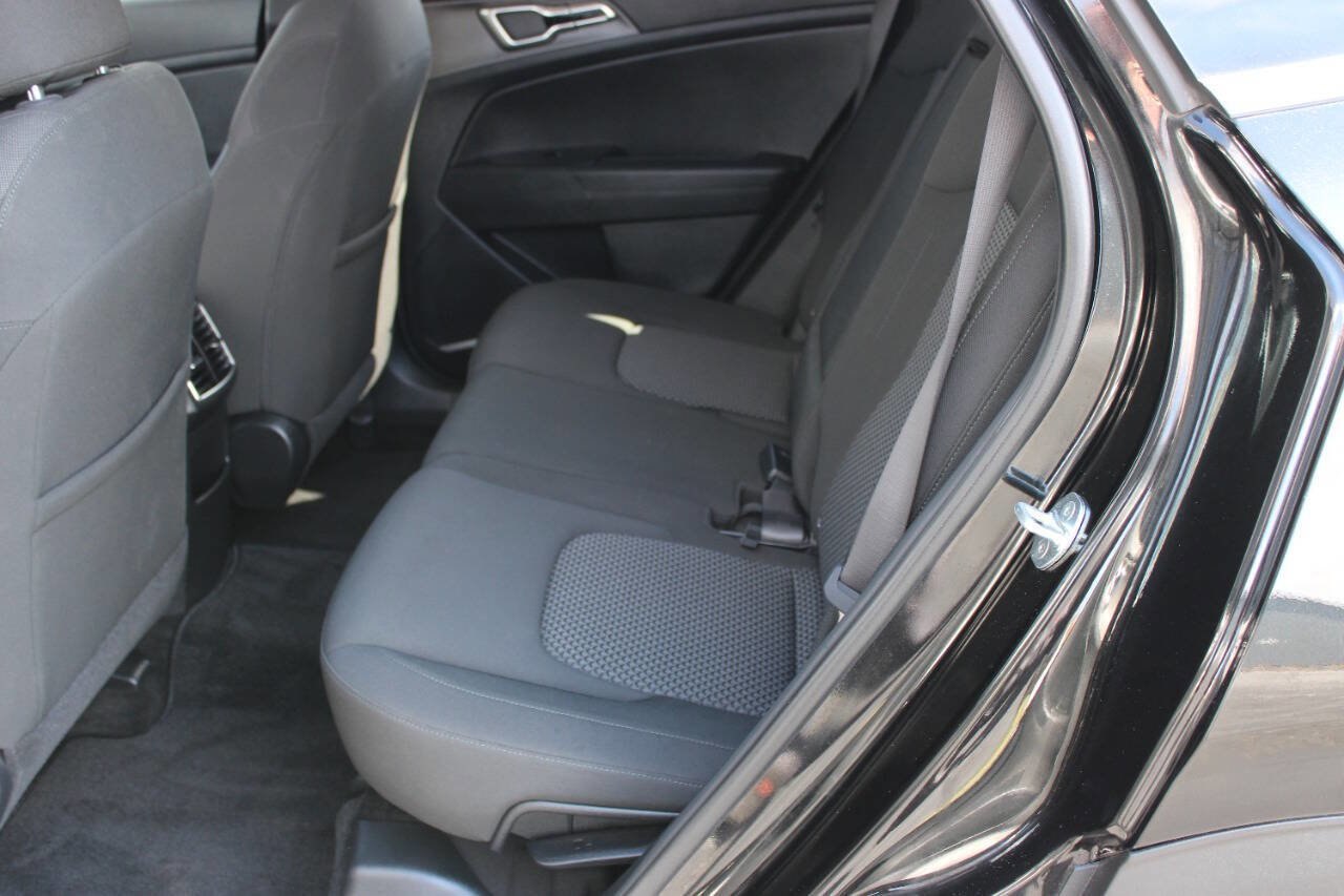 Used 2023 Kia Sportage LX image 10