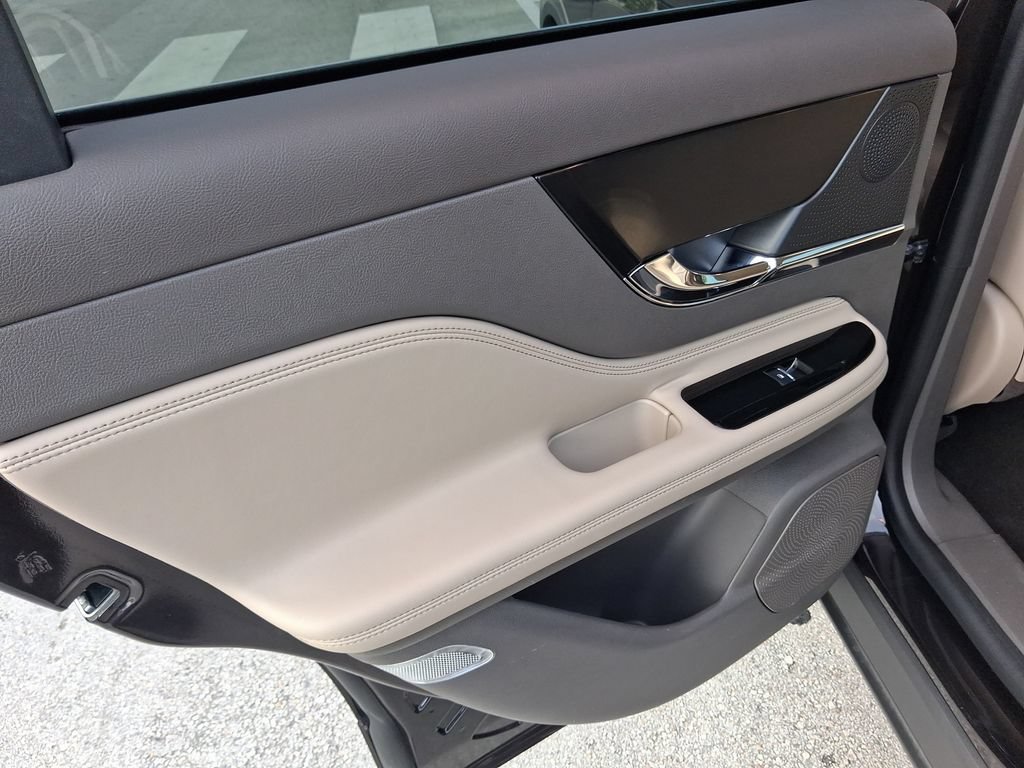 Used 2023 Lincoln Corsair FWD image 14